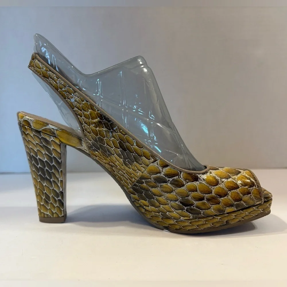 Diego Di Lucca snakeskin peep toe wedge heel sandals size 8 NWOT